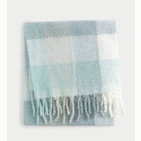 Brand New Hollister Plaid Fringe Scarf 17  90
